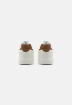 Pier One Sneakers Laag - White -Pier One Aanbiedingen Winkel 0d68a4c32b96494b83f0888dc073cae5 scaled