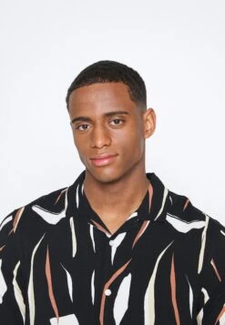 Pier One Contemporary Art Regular Resort- Overhemd - Black -Pier One Aanbiedingen Winkel 209c2b8fb1b54d8599c6f0e75d4a20f4