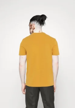 Pier One 7 Pack - T-Shirt Basic - White/Yellow/Lilac -Pier One Aanbiedingen Winkel 2a77106794594a33b87e24ad7647e33d scaled