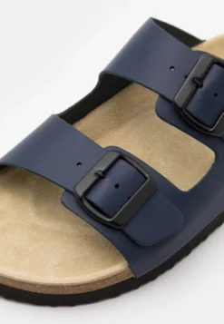 Pier One Unisex - Pantoffels - Dark Blue 11 Pier One Unisex - Pantoffels - Dark Blue -Pier One Aanbiedingen Winkel 3d8a5cdb5e514771841f04cbfc9f95cd scaled