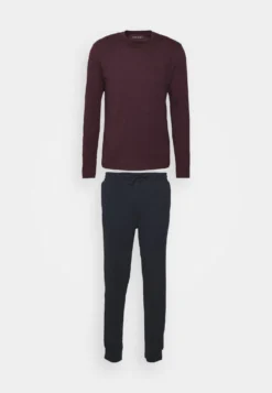 Pier One Pyjama -Dark Blue/Bordeaux -Pier One Aanbiedingen Winkel 44d1a5d0e01745888ac1a74563e21776 scaled
