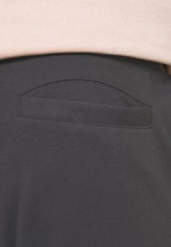 Pier One Trainingsbroek - Dark Grey 10 Pier One Trainingsbroek - Dark Grey -Pier One Aanbiedingen Winkel 4dba7bd6995145a9b07e0b61cdb4749a