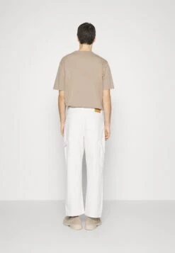 Pier One Carpenter Colored Twill- Straight Leg Jeans - Off-White -Pier One Aanbiedingen Winkel 4fab3a7ad84e43dfa273cbbbc4f63ebc