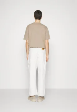 Pier One Carpenter Colored Twill- Straight Leg Jeans - Off-White -Pier One Aanbiedingen Winkel 4fab3a7ad84e43dfa273cbbbc4f63ebc scaled