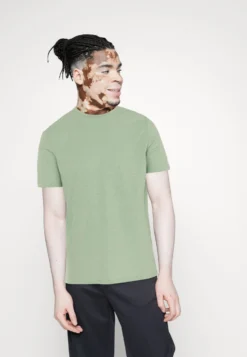 Pier One 7 Pack - T-Shirt Basic - White/Yellow/Lilac -Pier One Aanbiedingen Winkel 56c30a29de7145ecb570519538b9bcc3 scaled