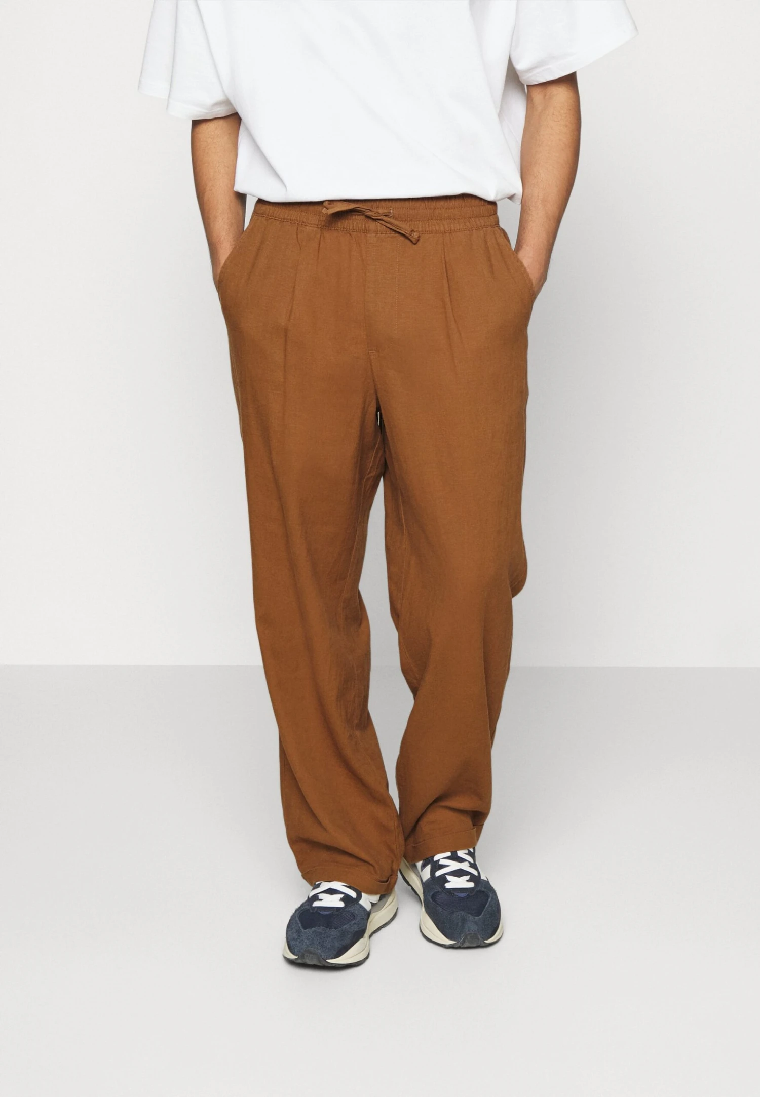 Pier One Drawcord Trousers Linen Blend - Broek - Brown 1 Pier One Drawcord Trousers Linen Blend - Broek - Brown