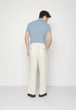 Pier One Drawcord Trousers Linen Blend - Broek - Off-White -Pier One Aanbiedingen Winkel 65c988989ad143de851aee47dda41e80 scaled