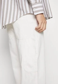 Pier One Carpenter Colored Twill- Straight Leg Jeans - Off-White -Pier One Aanbiedingen Winkel 72381b5c0ea4476da8022189e3b24b31