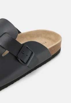 Pier One Leather Unisex - Pantoffels - Black -Pier One Aanbiedingen Winkel 7b28889d1d2247a8abcae3a4a4c34674 scaled