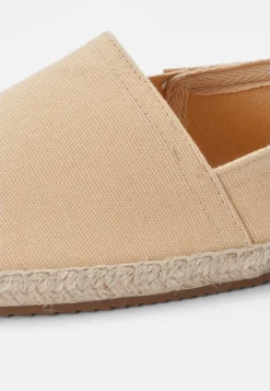 Pier One Rena Espadrille Unisex - Espadrilles - Beige 11 Pier One Rena Espadrille Unisex - Espadrilles - Beige -Pier One Aanbiedingen Winkel 7bf9f79cf7ad4df8a90b17f86d74fca8 scaled