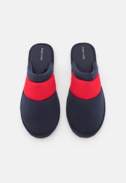 Pier One Unisex - Pantoffels - Dark Blue/Red -Pier One Aanbiedingen Winkel 8af2b4cf7cb544169d42982a9f3ccda1 scaled