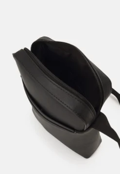 Pier One Schoudertas - Black -Pier One Aanbiedingen Winkel 8fa71f28a06d49cc87901cdc65bc9dd8 scaled