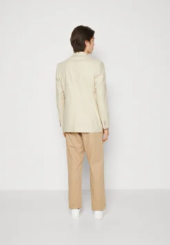 Pier One Blazer - Beige -Pier One Aanbiedingen Winkel 90a0e4254e844eb3a6a8cf41ae7f4550 scaled