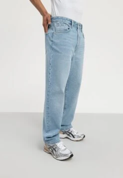 Pier One Relaxed Fit Jeans - Light Blue Denim -Pier One Aanbiedingen Winkel 9227184b76c24bd287ce53d34bd47f95