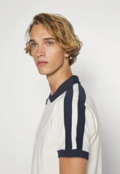 Pier One Poloshirt - Off-White 9 Pier One Poloshirt - Off-White -Pier One Aanbiedingen Winkel 9553bf79c4ac44c681d96f93ce6f052b