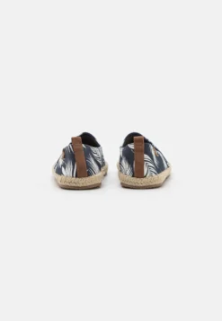 Pier One Unisex - Espadrilles - Dark Blue 8 Pier One Unisex - Espadrilles - Dark Blue -Pier One Aanbiedingen Winkel 9b8c3f0d49914203ae6f4575b4b50993 scaled