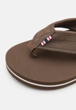 Pier One Teensandalen - Brown -Pier One Aanbiedingen Winkel bc6b8ad66e094ee6b14d453aeba1f531 scaled