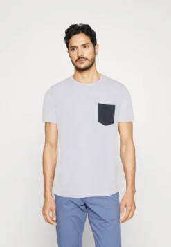 Pier One 2 Pack - T-Shirt Print - White/Multi-Coloured -Pier One Aanbiedingen Winkel bfa085749dde454eb933099145dd2bda scaled