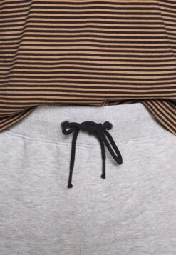 Pier One 2 Pack - Shorts -Light Grey /Black 8 Pier One 2 Pack - Shorts -Light Grey /Black -Pier One Aanbiedingen Winkel c4d577d8c6314b53bc4b281d9e735af0