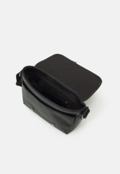 Pier One Unisex - Schoudertas -Black -Pier One Aanbiedingen Winkel c8b3267bb4784f2bbcd3cf675ef176e0 scaled