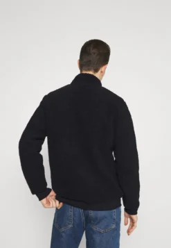 Pier One Fleece Trui - Dark Blue -Pier One Aanbiedingen Winkel cc9b5c4e804c47c8b491da8492f48c83 scaled