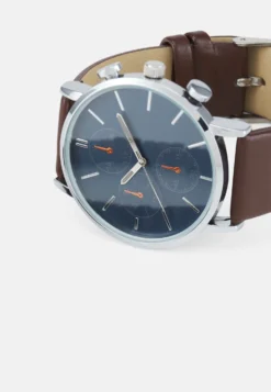 Pier One Set - Horloge - Cognac -Pier One Aanbiedingen Winkel d8eb40e413044f2f9977295a8557790d scaled