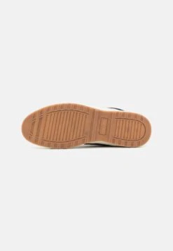 Pier One Sneakers Hoog - Cognac 10 Pier One Sneakers Hoog - Cognac -Pier One Aanbiedingen Winkel eafa0ed86a51400d8543561b89d4c2c7