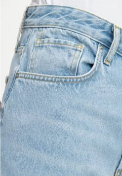 Pier One Relaxed Fit Jeans - Light Blue Denim -Pier One Aanbiedingen Winkel ee520cf09c674455bf8bbd0f4ce3fc62